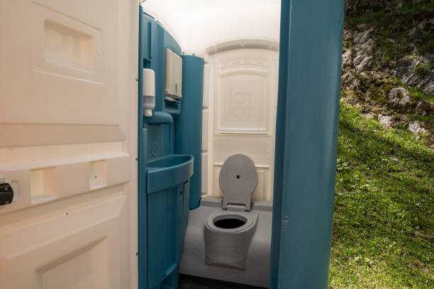 Best Porta potty delivery and setup  in Cloverdale, IN